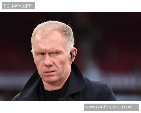 斯科尔斯带你走进英超传奇球星的世界：三字足球名字背后的故事与荣耀